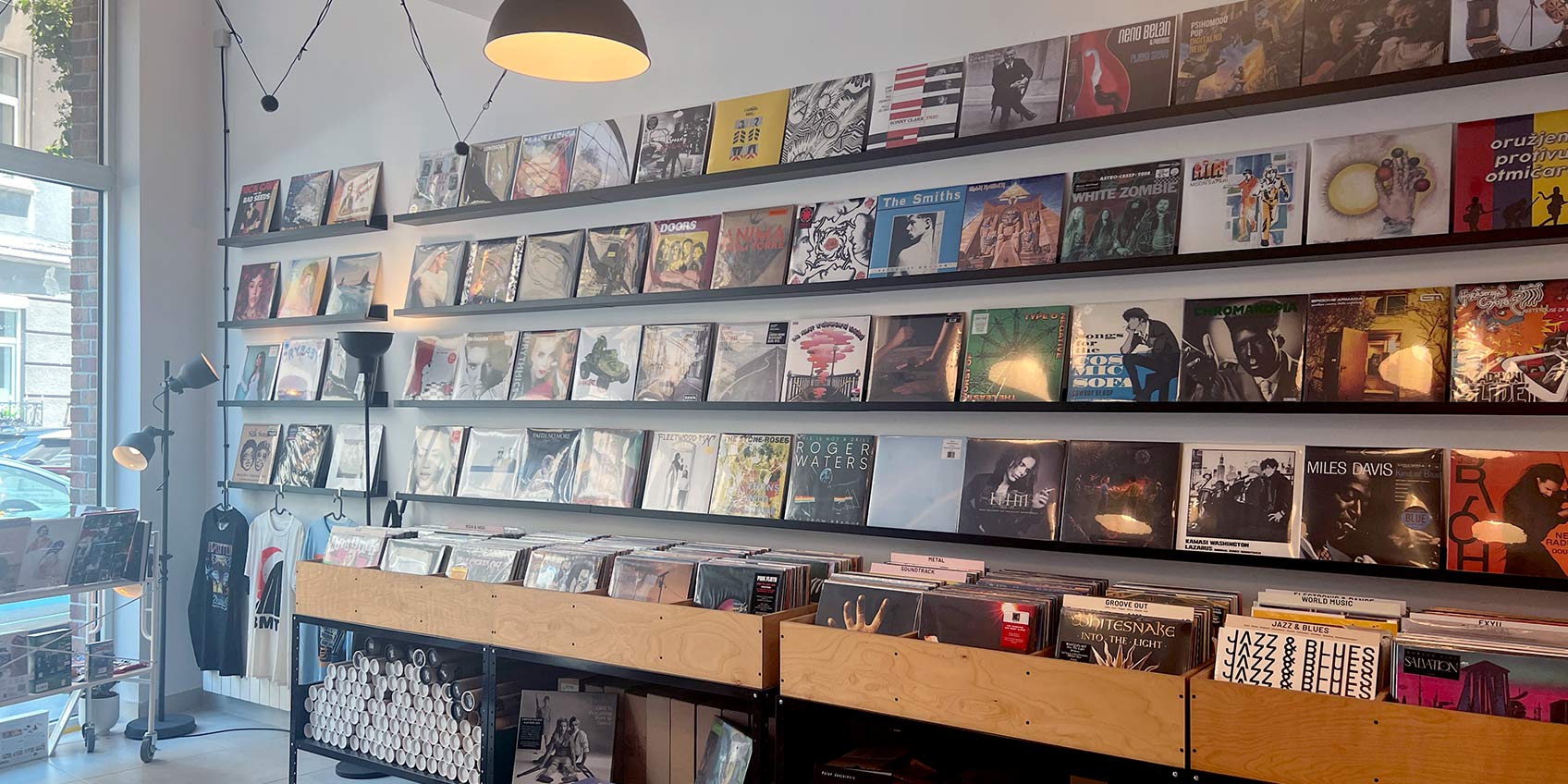vinil-prodavnica-ploca-i-stripova-prizemlje-1